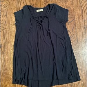 Super cute women’s Hollister top. Cross tie at top of shirt.